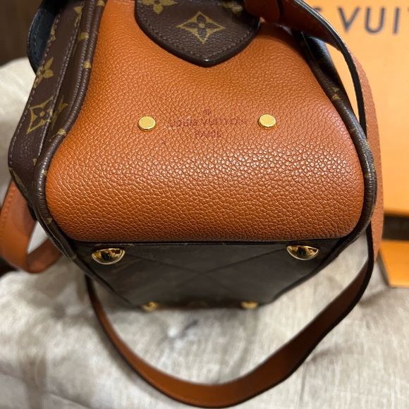 Louis Vuitton Tote MNG in Monogram Caramel with Matching Wallet Bundle - Picture 7 of 16